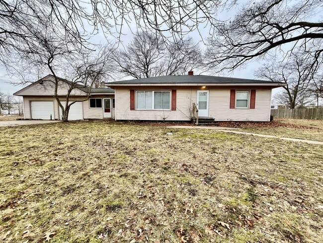 Building Photo - Spacious Three Bedroom Home in Muskegon