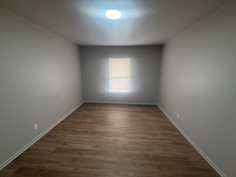 Building Photo - 8150 Troost Ave