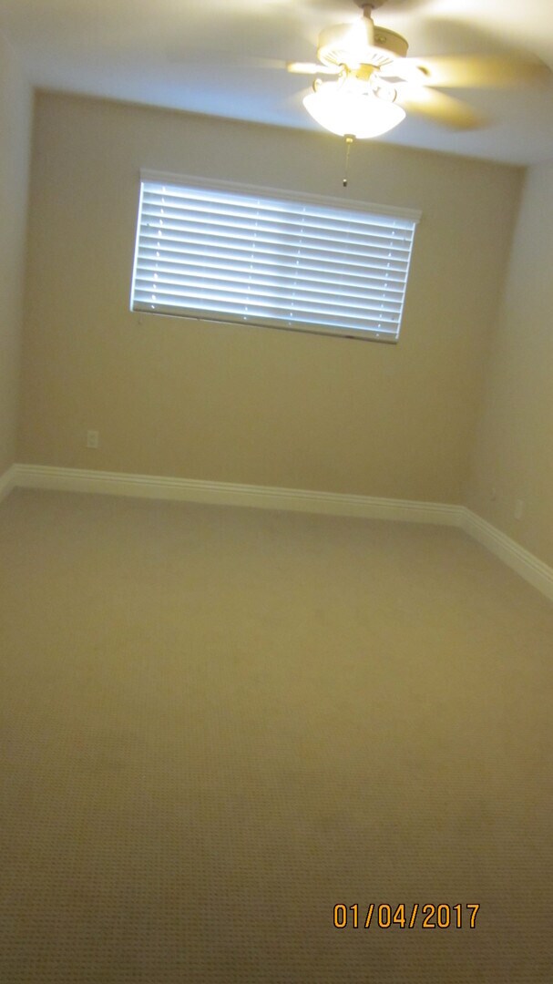 Building Photo - HILLCREST - 1 BED / 1 BATH TOP FLOOR CONDO.