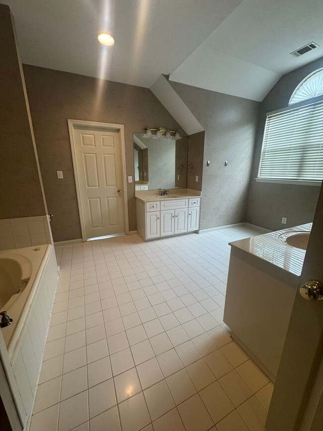 Building Photo - Beautiful Home in Bakers Ferry