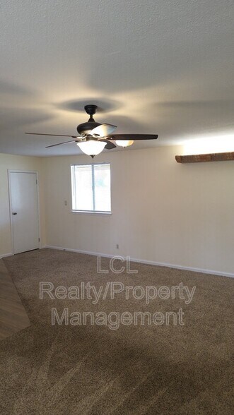 Building Photo - 33123 9th St