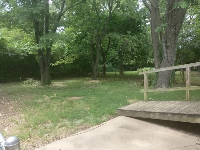 Building Photo - 1351 N Stephens Ave