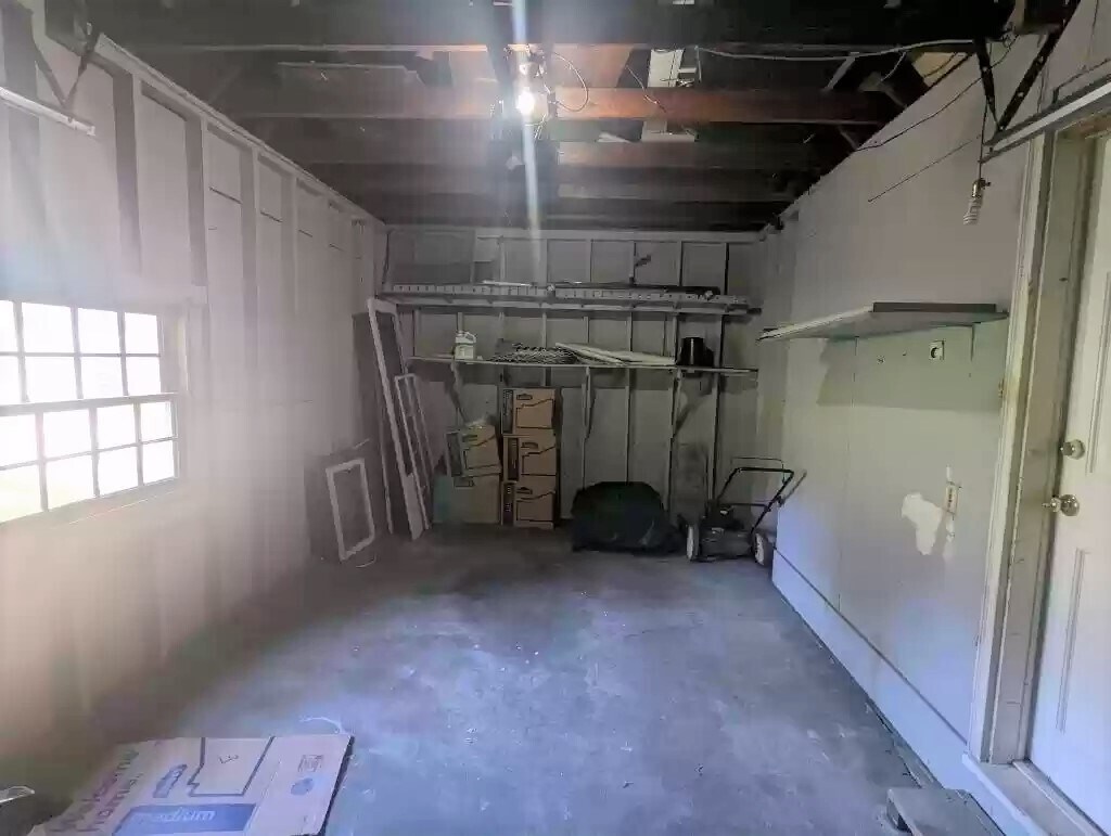 1 car attached garage - 1404 29th St