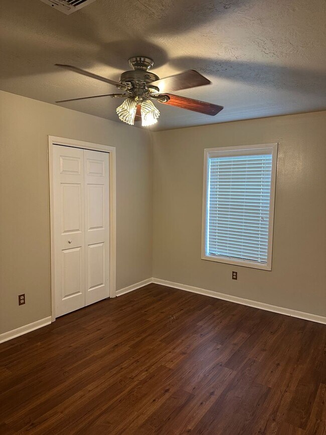 Building Photo - 2711 Wilderness Dr N