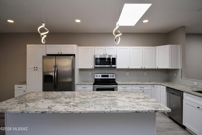 Building Photo - 4581 Cam Campero