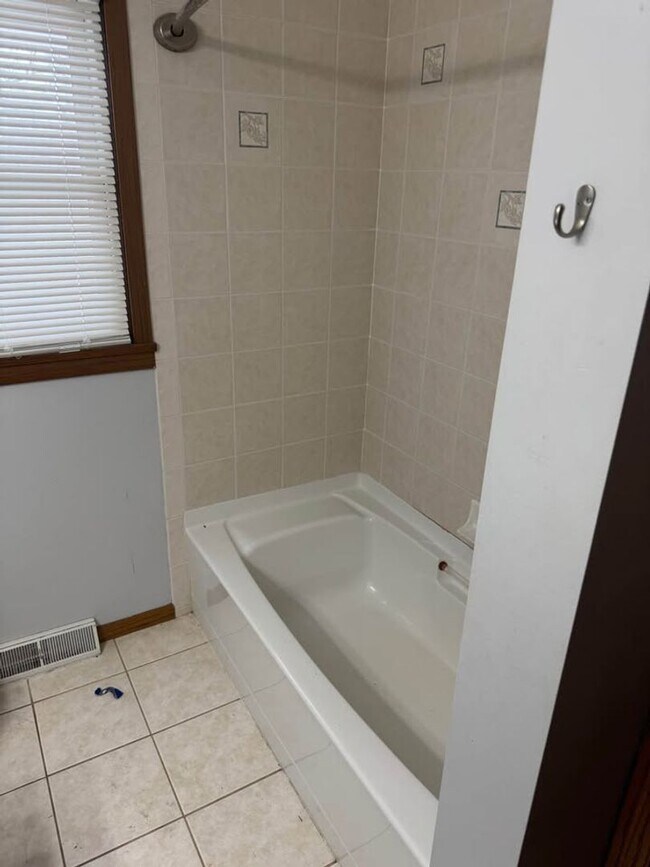 Building Photo - House for Rent