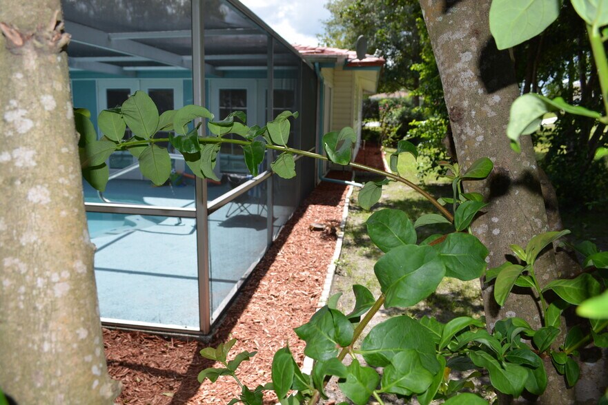 Building Photo - 1295 Pilgrim Rd