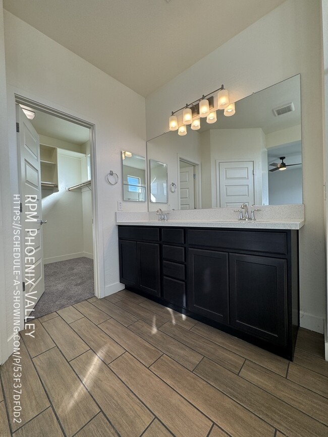 Building Photo - Luxury 4 bed / 3 bath home in Goodyear!