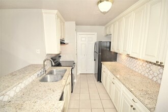 Building Photo - 10639 Braes Bend Dr