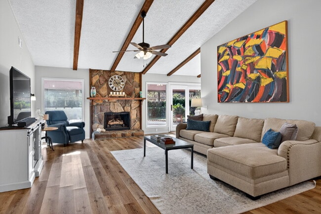 Building Photo - 5 Dorchester Ct