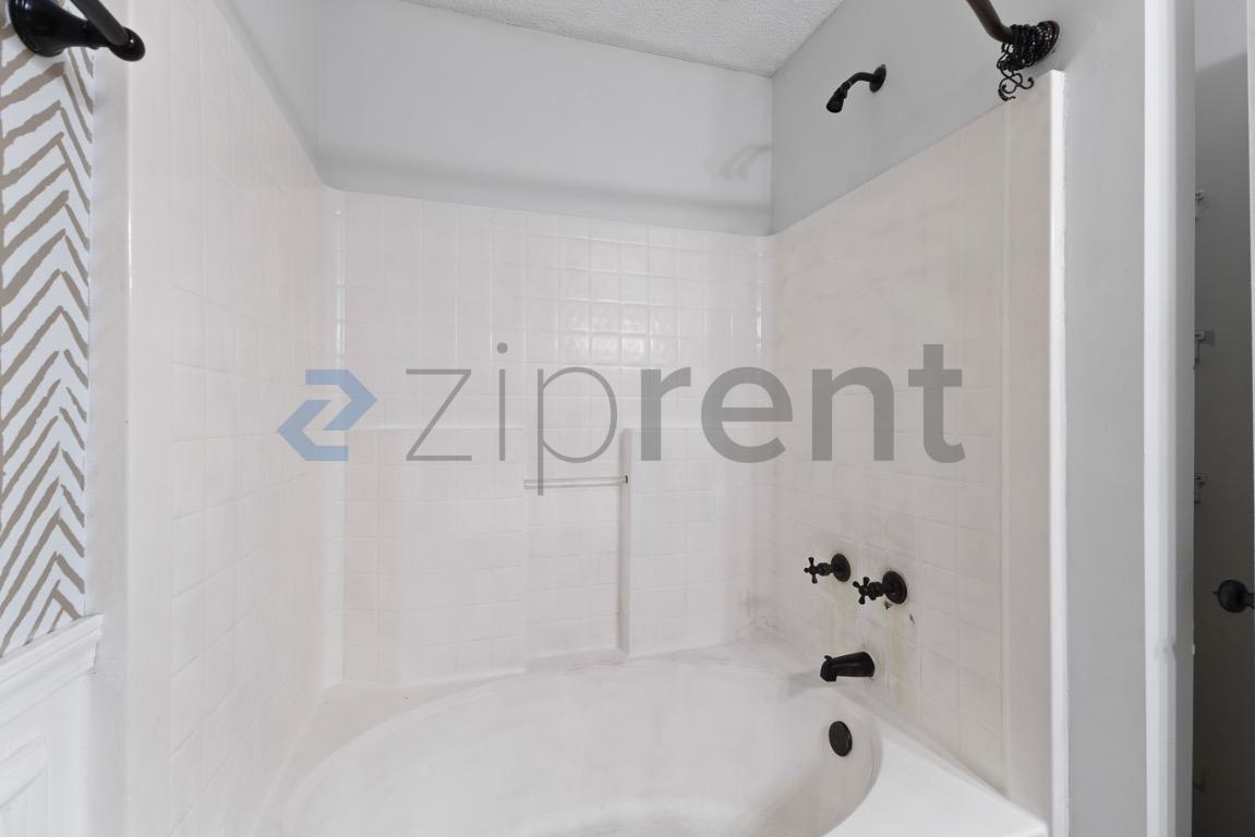 Building Photo - 922 Treasure Pl SW