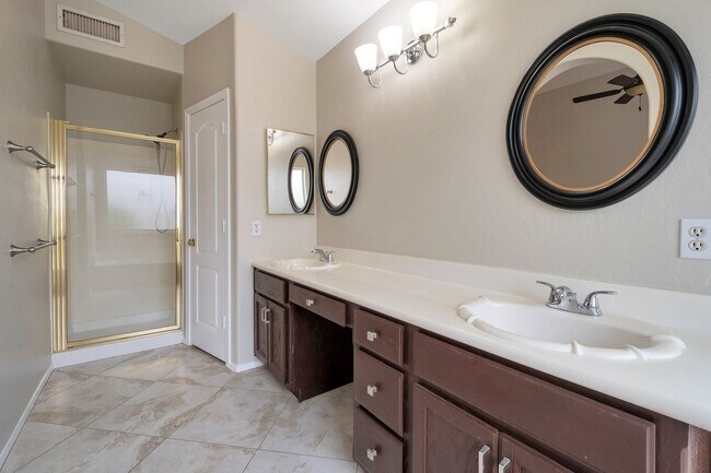 Building Photo - Immaculate 3 bedrooms, 2 bath in Scottsdale