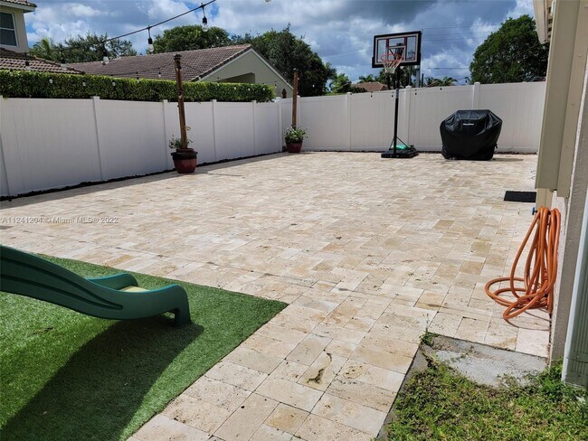 Building Photo - 803 SW 118th Ave