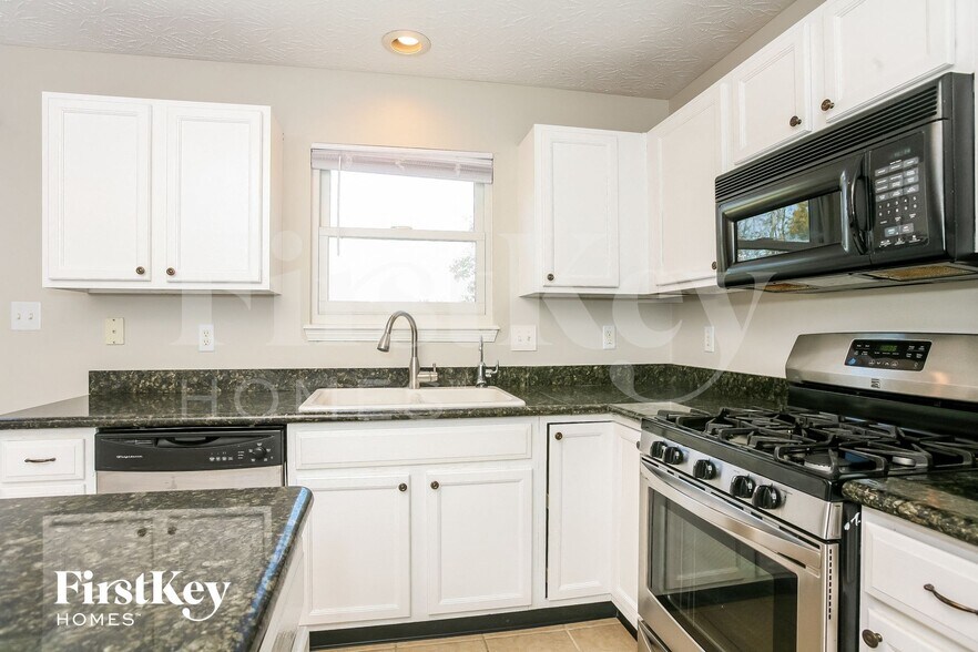 Building Photo - 15865 River Birch Rd