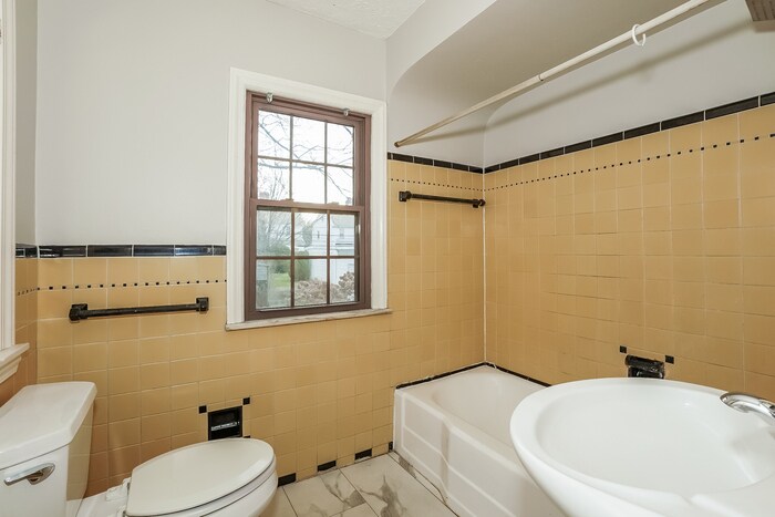 Building Photo - 3719 Rolliston Rd