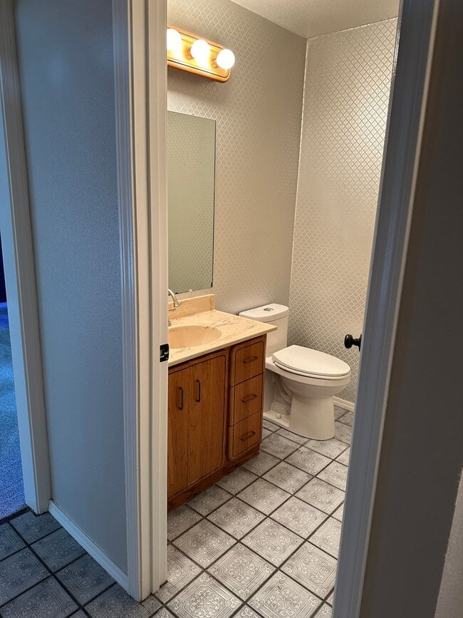 Building Photo - Kempton Hills 3 Bedroom/2.75 Bath Home with Sauna!