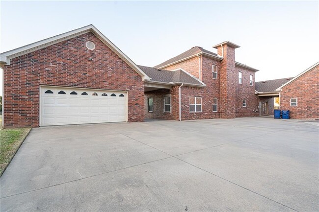 Building Photo - 6500 Riley Park Dr