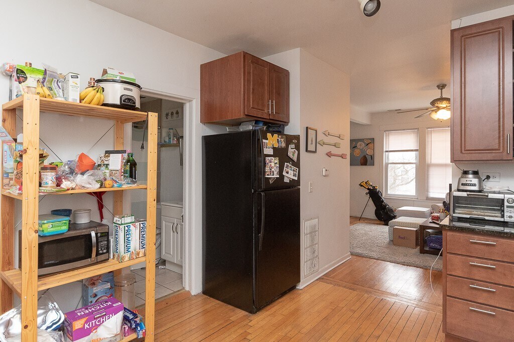 Building Photo - 2627 N Marshfield Ave