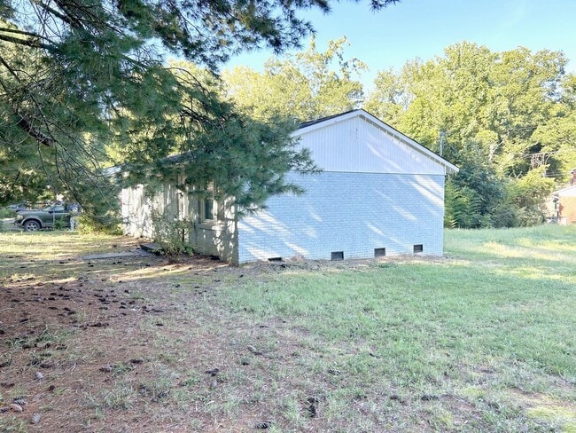 Building Photo - 3000 Rodman St