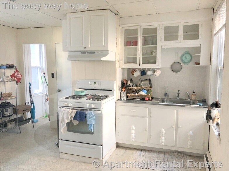 Primary Photo - 20 Mossland St