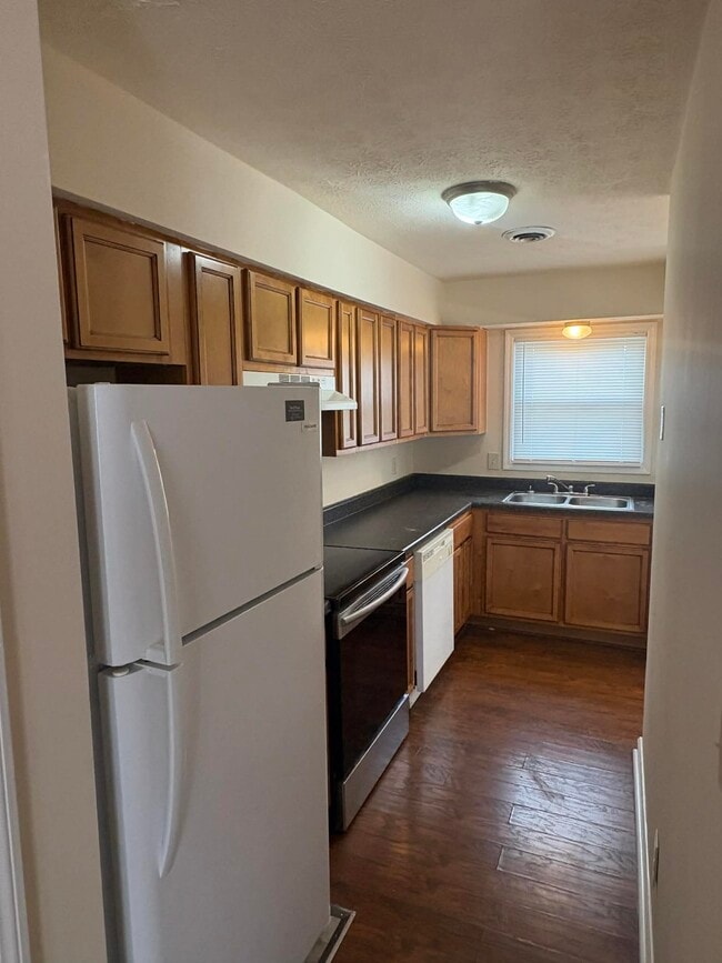 Building Photo - 1708 Highland Way