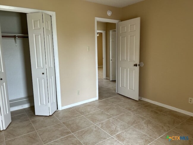 Building Photo - 3313 Sungate Dr