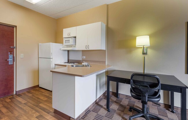 Building Photo - Furnished Studio-Chicago - Elmhurst -O'Hare