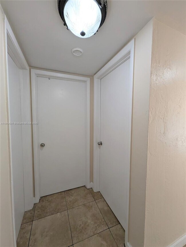 Building Photo - 7230 Fairway Dr