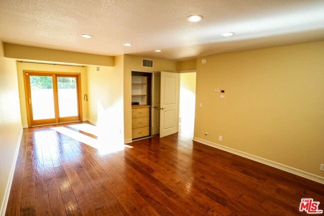 Building Photo - 17097 Palisades Cir