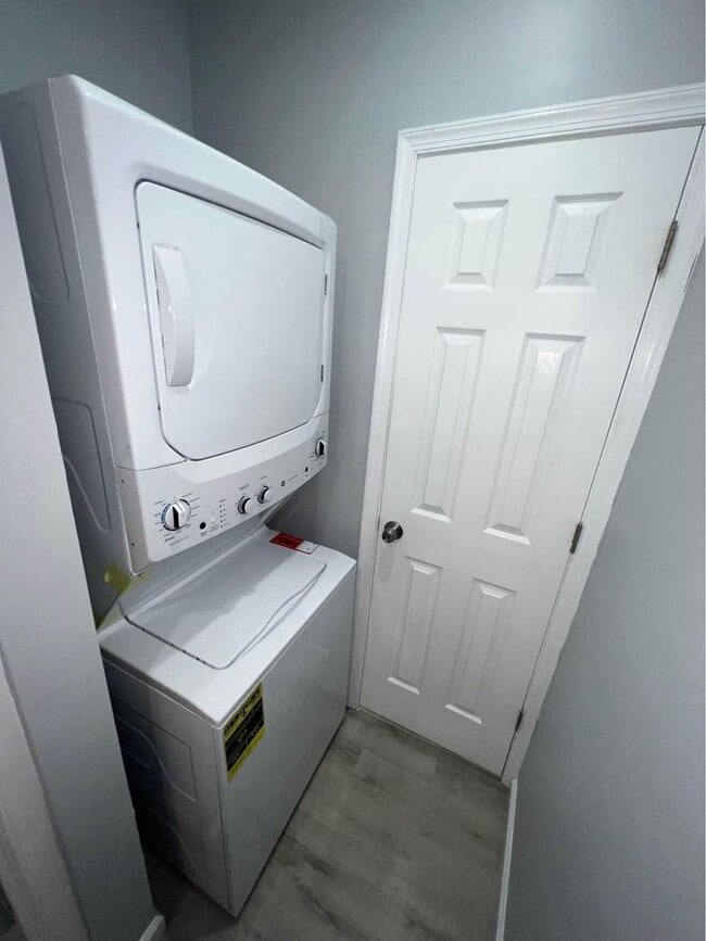 Building Photo - Sparks St