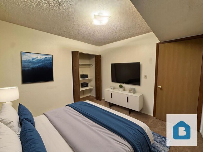 Building Photo - 6940 Peyote Way