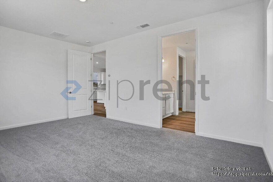 Building Photo - 15474 Hedges Dr