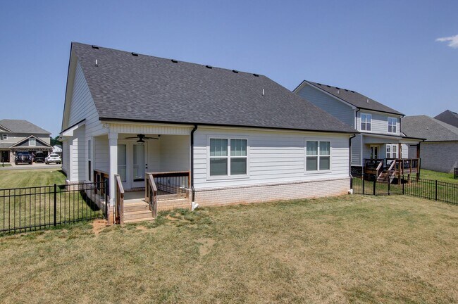Building Photo - Fresh and Clean 3 bed/2 bath minutes from Exit 8.  Show Stopper!