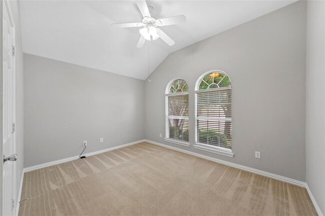 Building Photo - 922 Fulbourne Dr