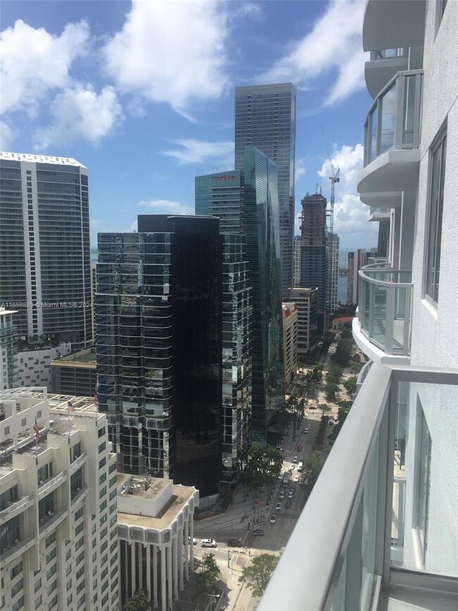 Building Photo - 1060 Brickell Ave