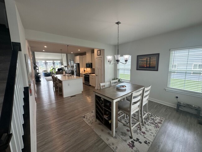 Building Photo - Townhouse in Sunset Glen