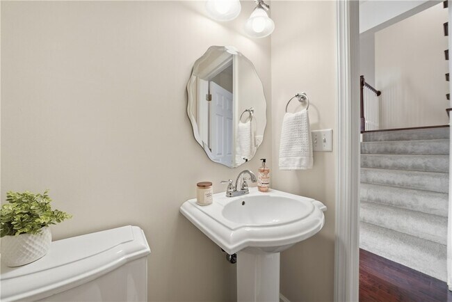 Building Photo - 819 Strasburg Dr