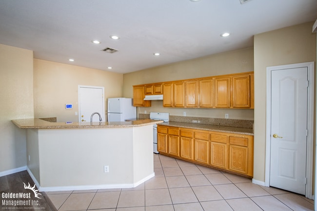 Building Photo - Spacious Two-Story 5Bdm 2.5Ba Home with Private Backyard in Summerlin.