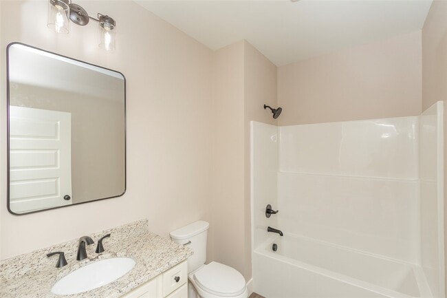 Building Photo - 413 W 2nd Ave