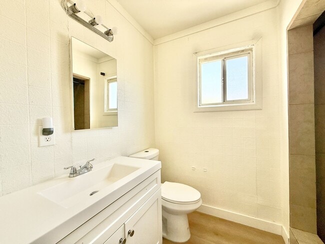 Building Photo - AVAILABLE NOW!!  RECENTLY UPDATED 1 Bedroom 1 Bathroom!! Apartment in Palm Desert