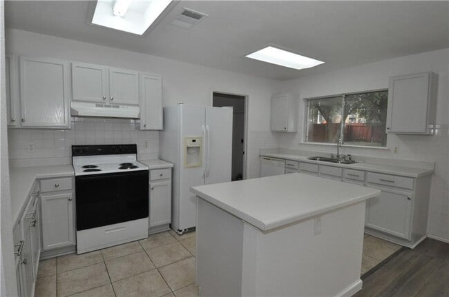 Building Photo - 1116 Porterfield Dr