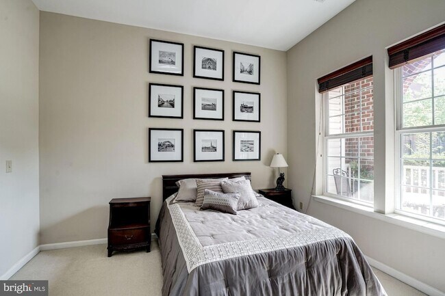 Building Photo - 4950 Brenman Park Dr