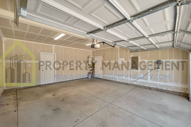 Building Photo - Modern & Spacious 5BD/3BA Home in South Sa...
