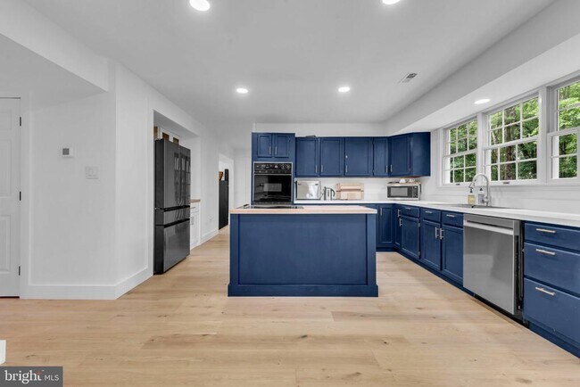 Building Photo - 4350 Lady Trisha Ct