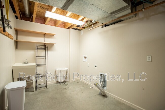 Building Photo - 1113 Banjo Ct