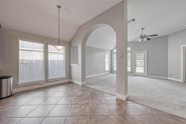 Building Photo - 5523 Stoneridge Ct