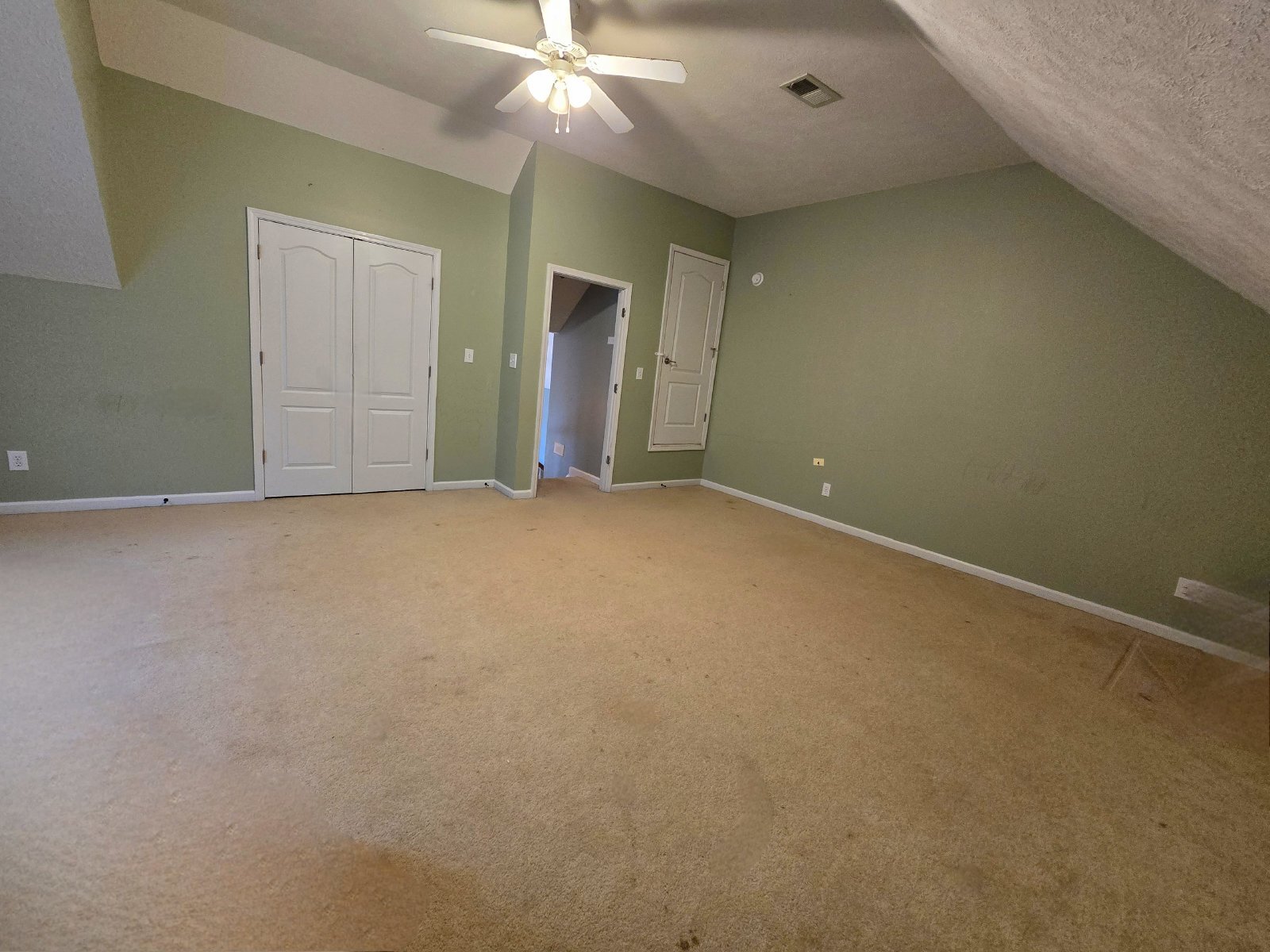Building Photo - 594 Mountain View Dr