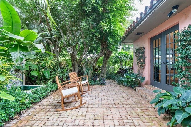 Building Photo - 226 Chilean Ave