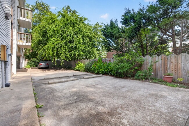 Building Photo - 1040 Spotswood Ave