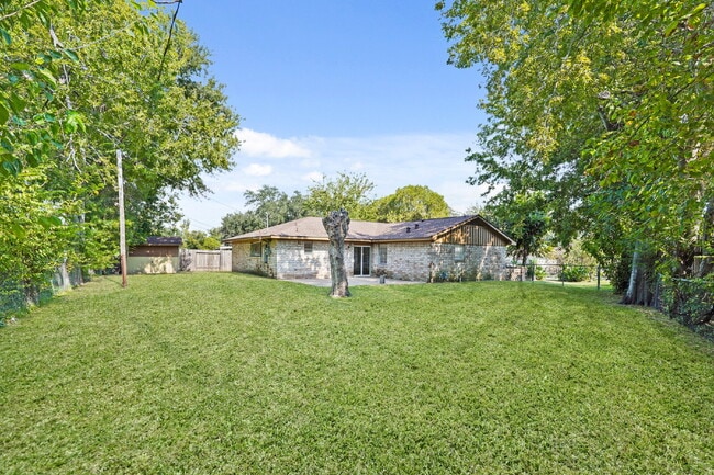 Building Photo - Recently updated 3-bedroom, 2-bath home in...